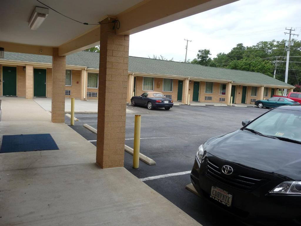 Royal Inn Motel Richmond Brandermill Exterior photo